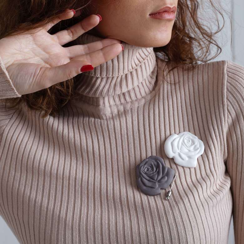 Брошь “Арома Роза” серая