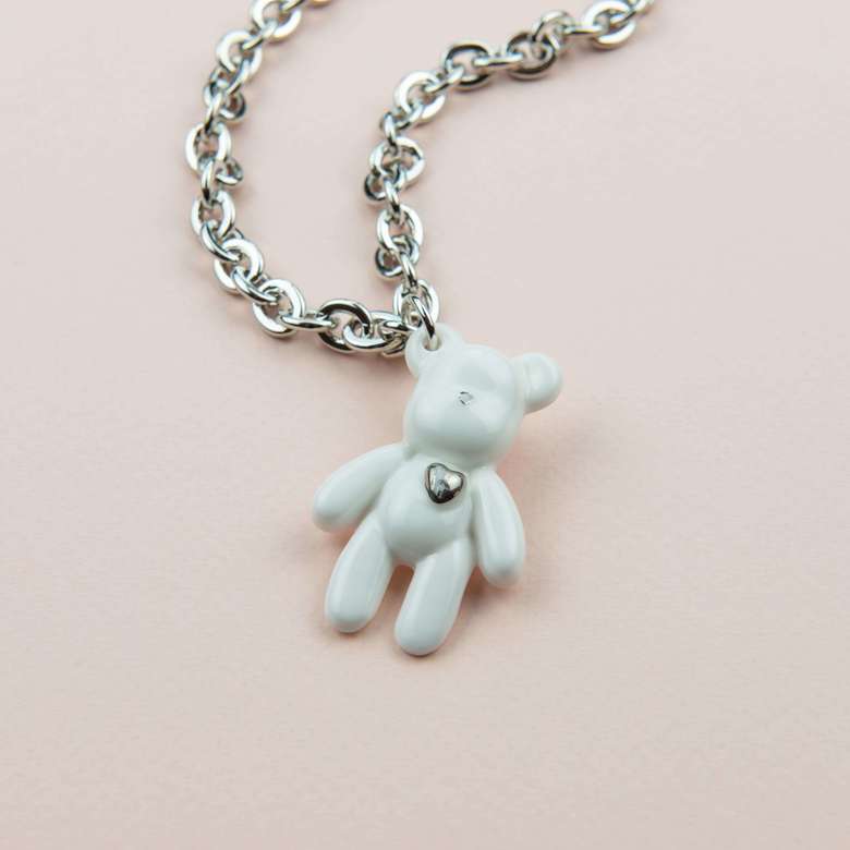 Кулон «Мишка» белый на цепи в серебре