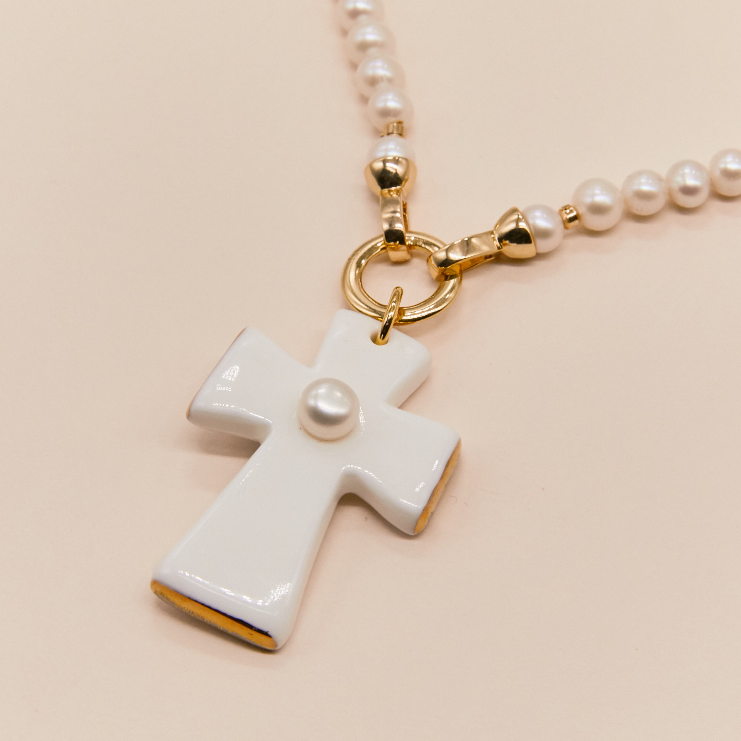 Колье «Крест» белый маленький с натуральным жемчугом