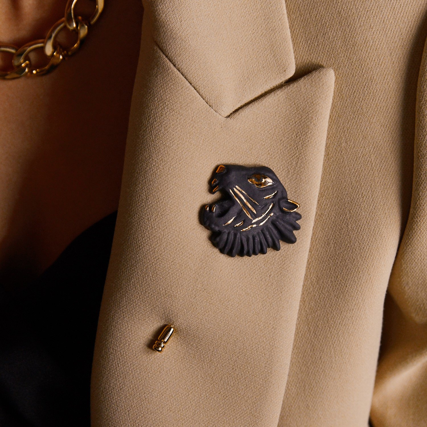 Брошь «Тигр» черный с золотом на французской булавке