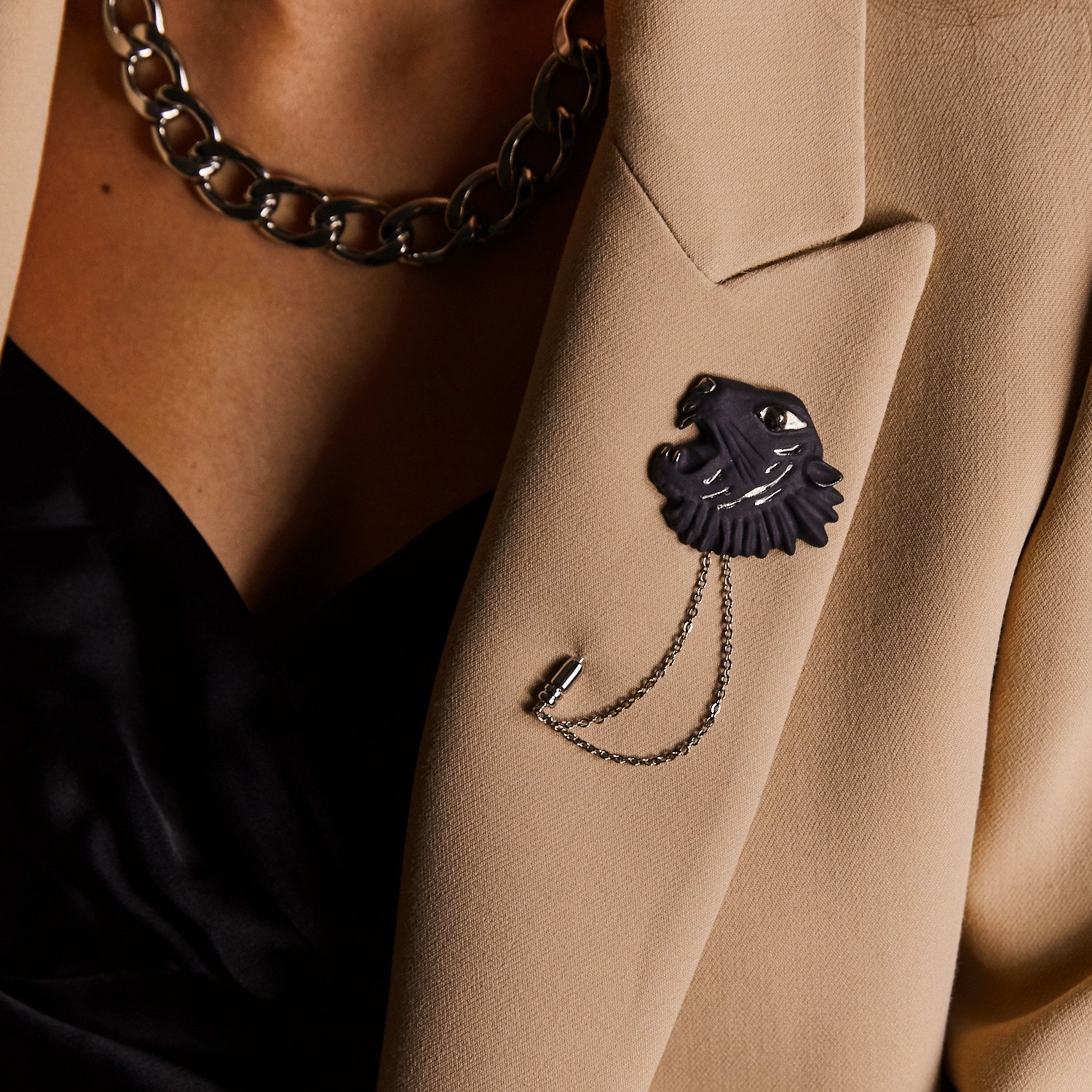 Брошь «Тигр» черный с платиной на французской булавке с цепью