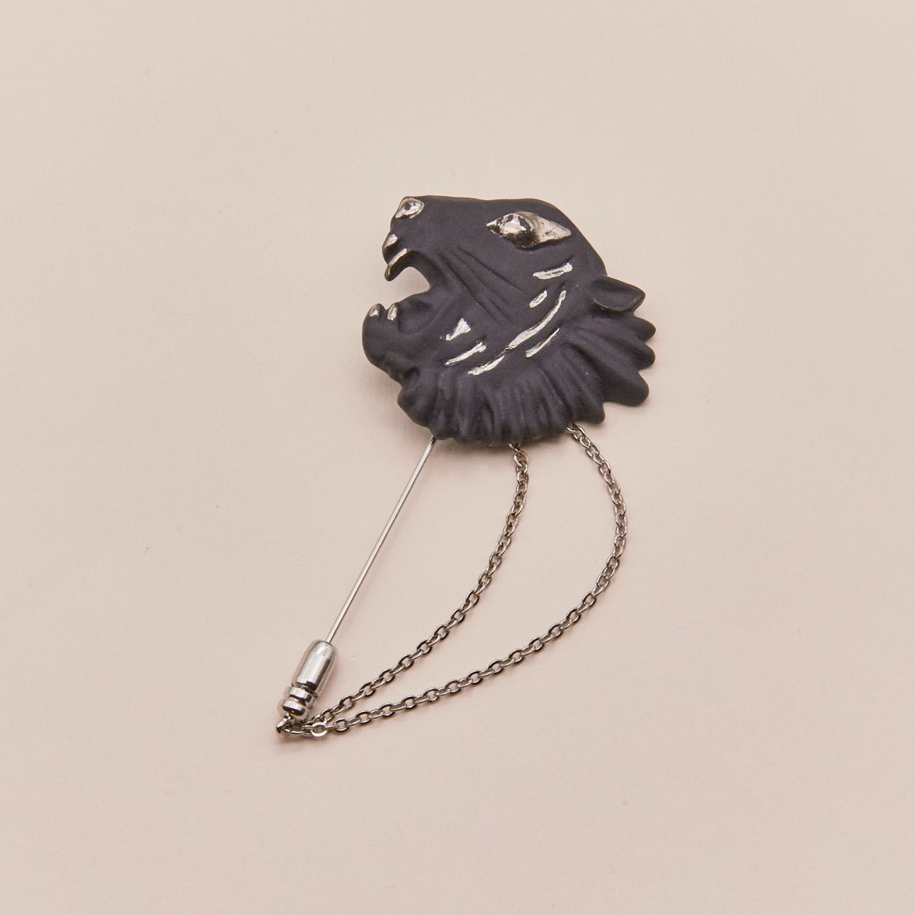 Брошь «Тигр» черный с платиной на французской булавке с цепью