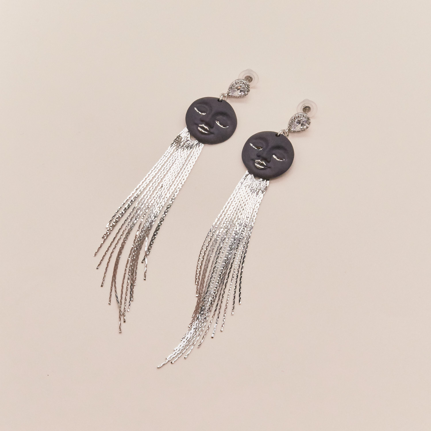Серьги "Луны" черные c длинными кистями в платине №2