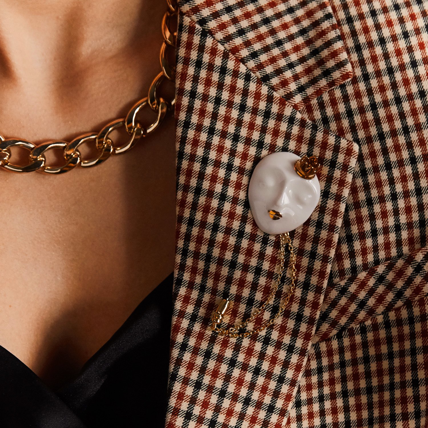 Брошь Принцесса белая c золотом