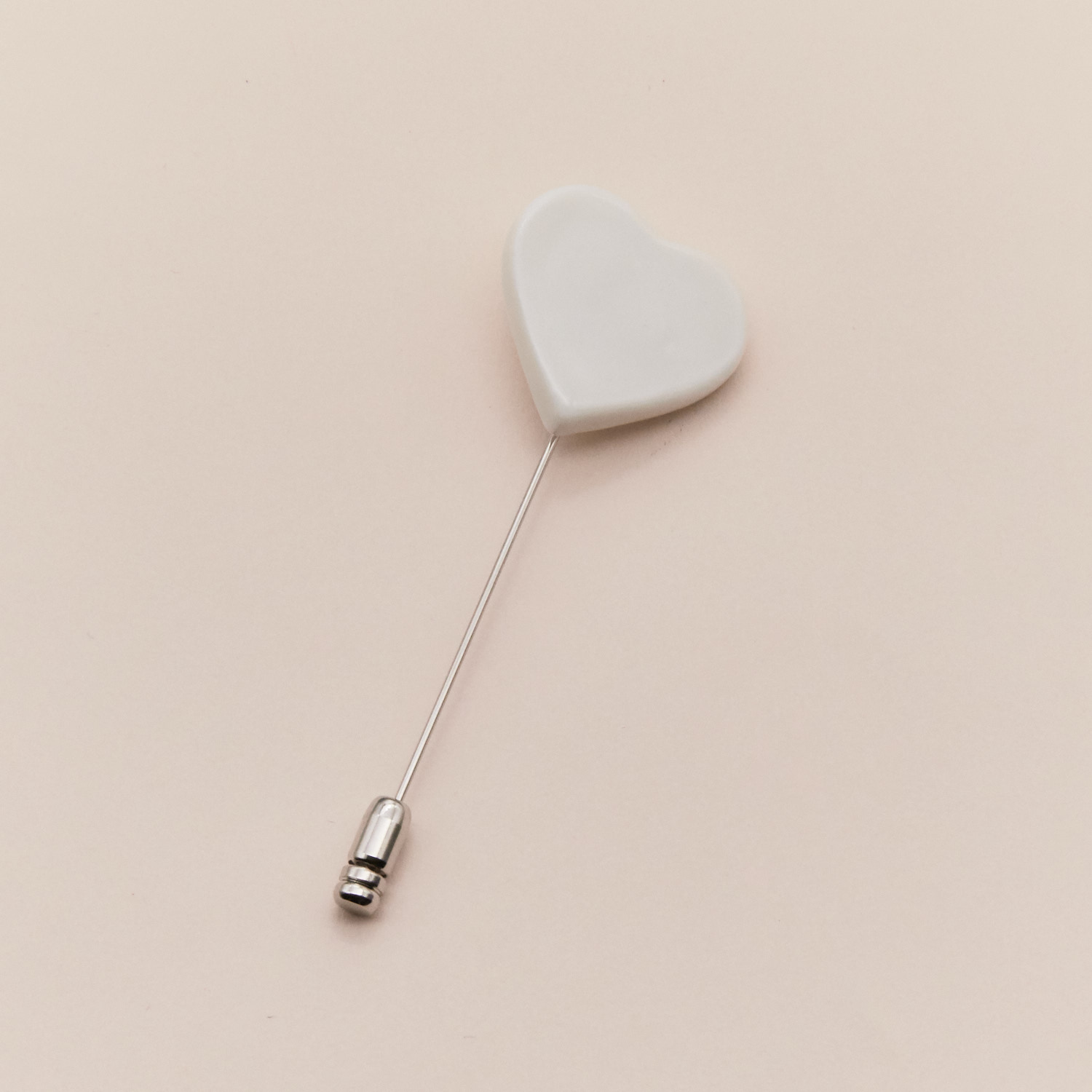 Брошь Сердце  белое на французской булавке в платине