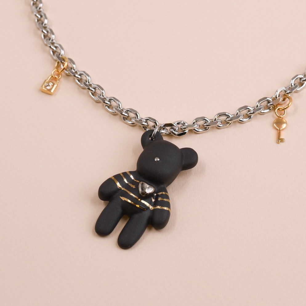 Колье Мишка Готье черный с золотыми полосками и талисманами