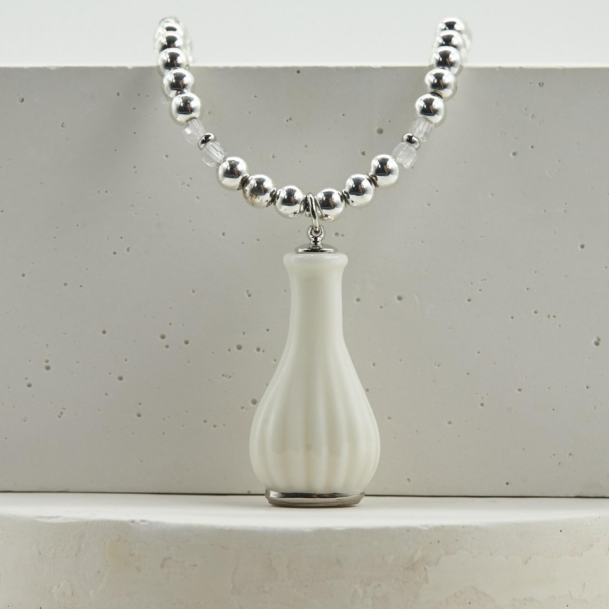 Колье Флакон №5 белый с платиной, Винтажным гематитом и горным хрусталем
