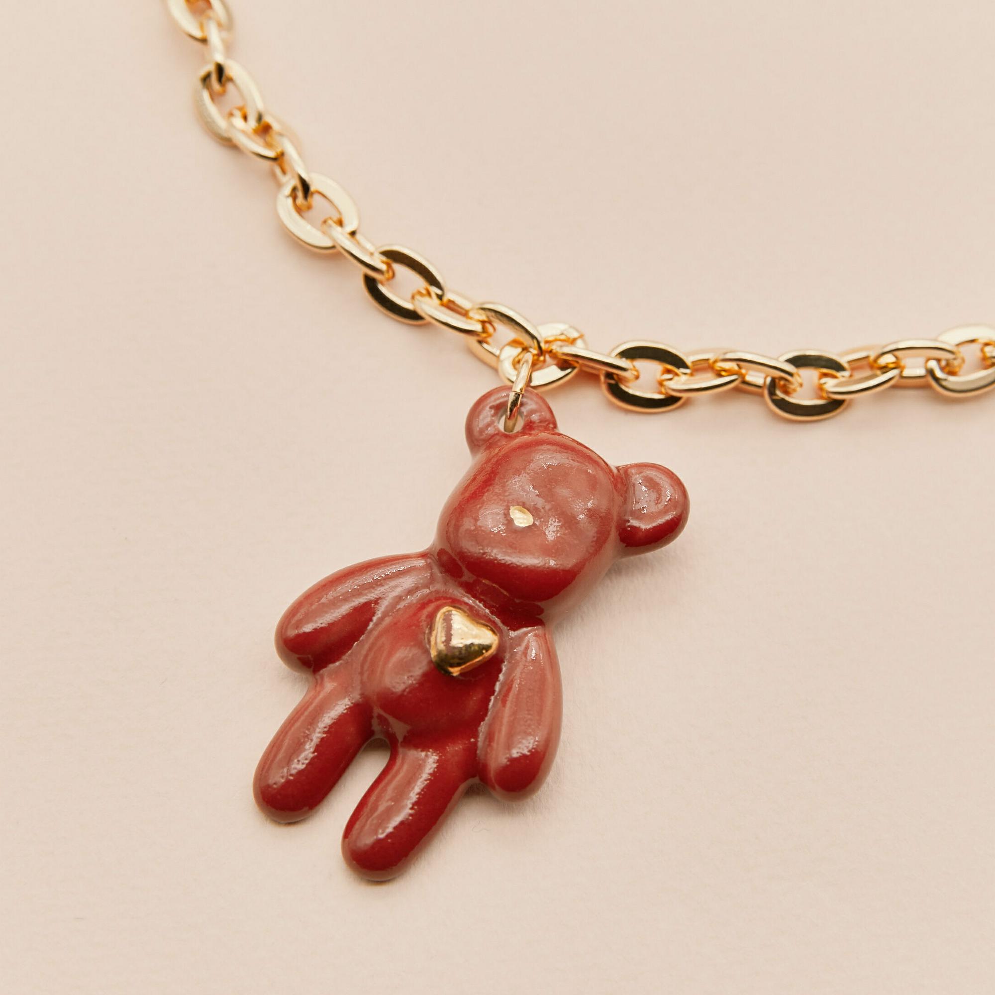 Кулон Мишка спокойный красный на золотой цепи