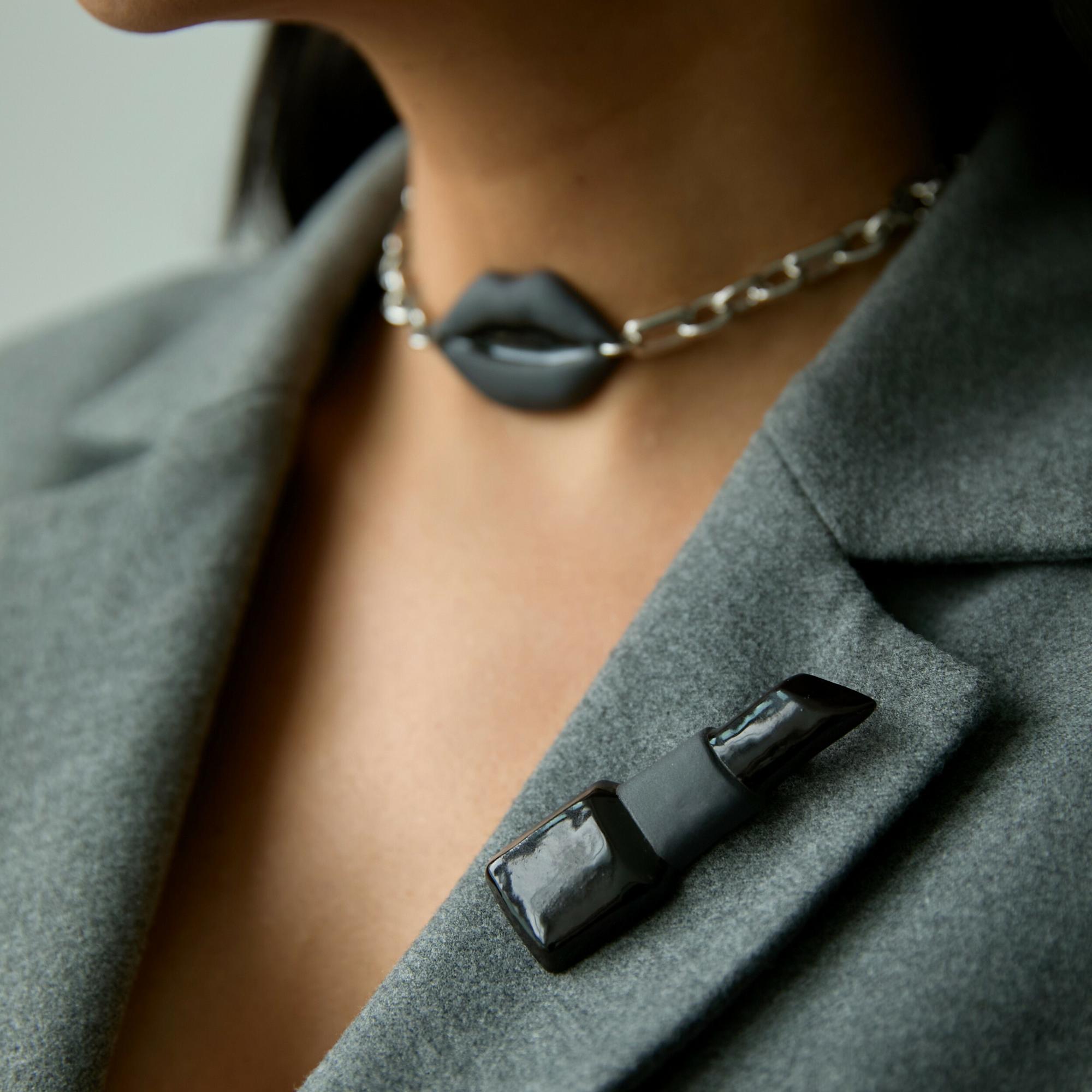 Брошь Опасный штрих № 2.7