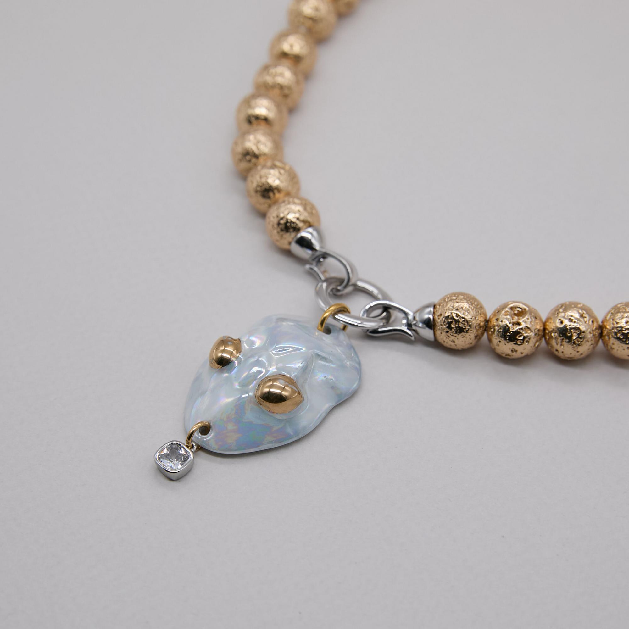 Колье трансформер змея перламутровая с бусами из вулканической лавы