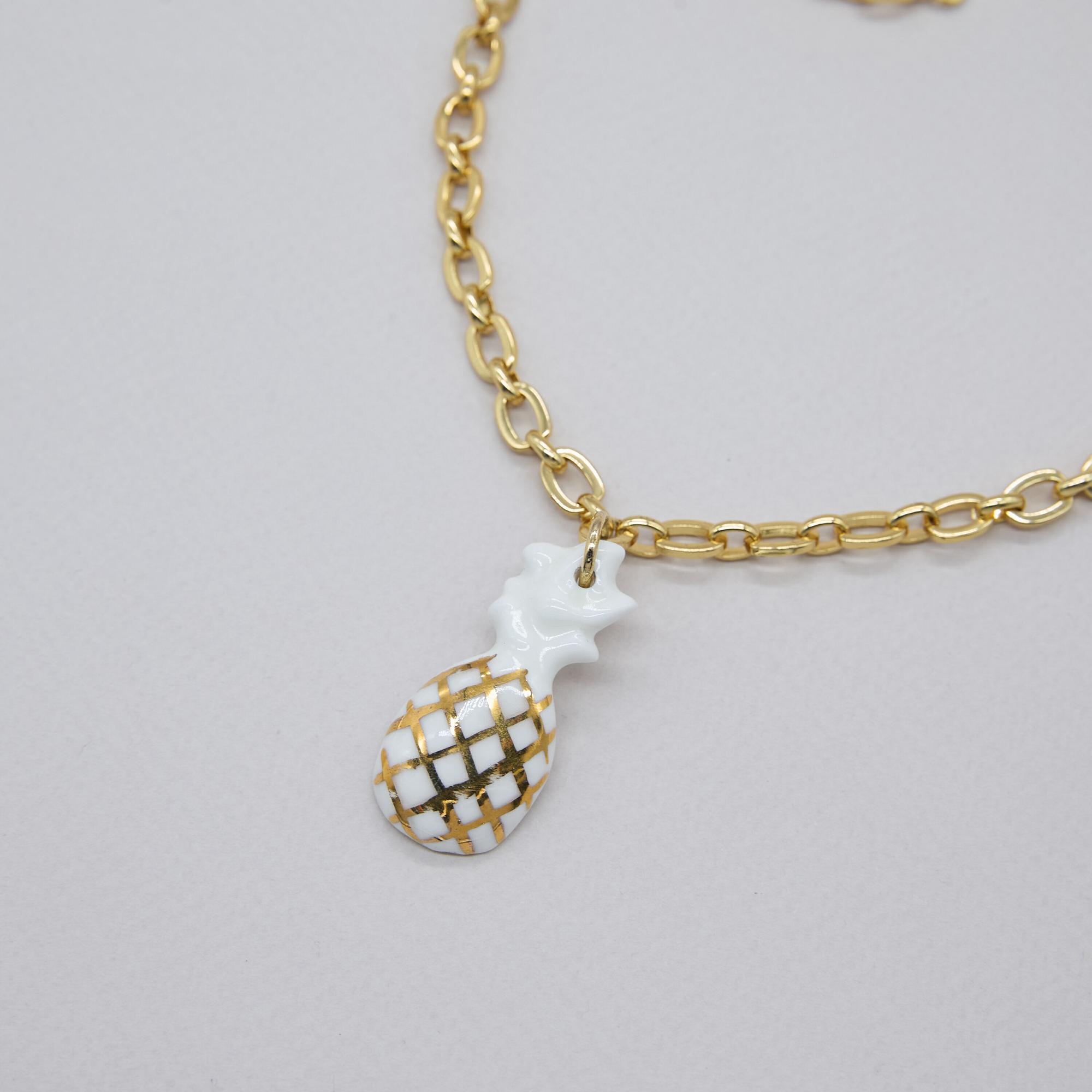 Кулон ананас белый на цепи в золоте