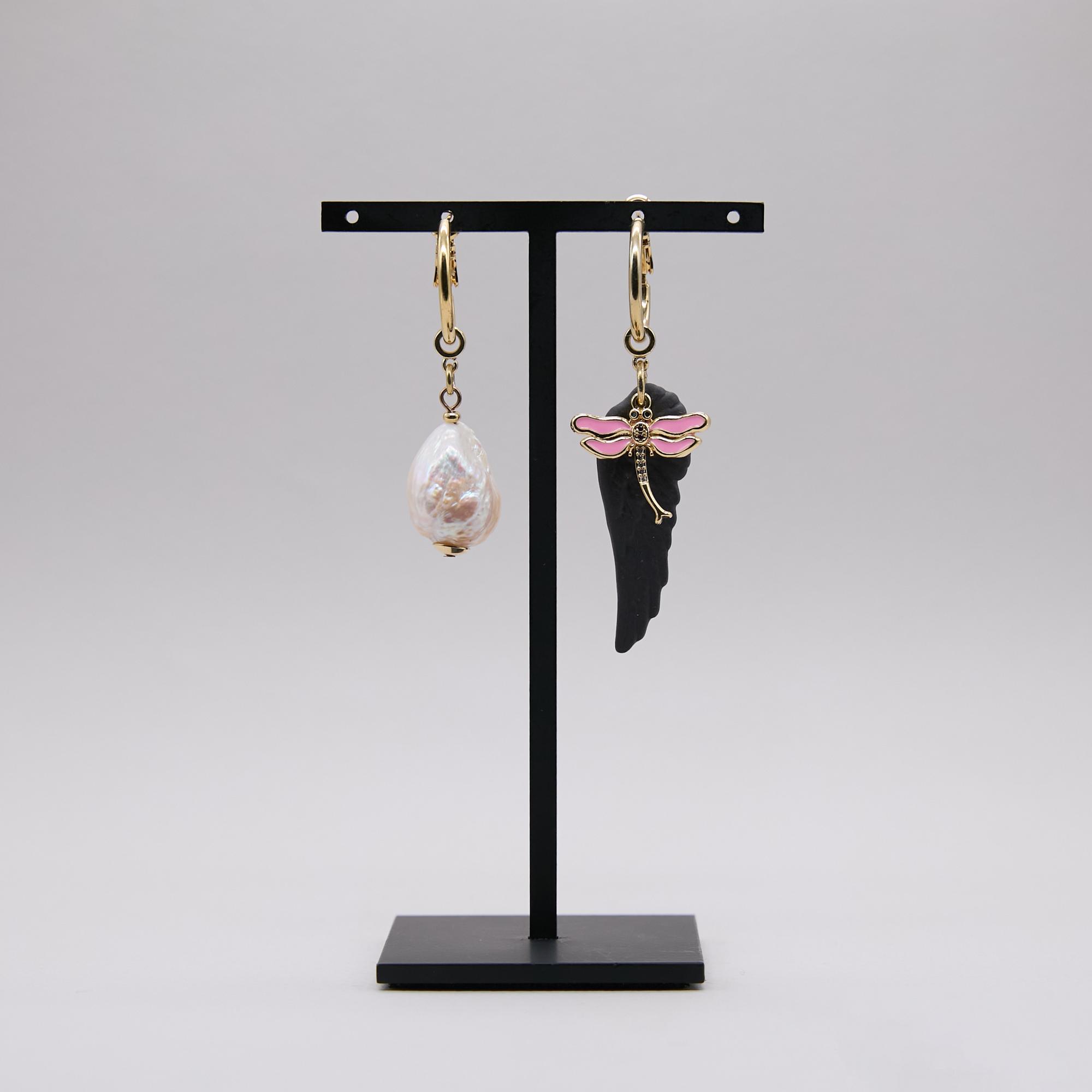 Серьги асимметричные с крылом и жемчужиной в золоте