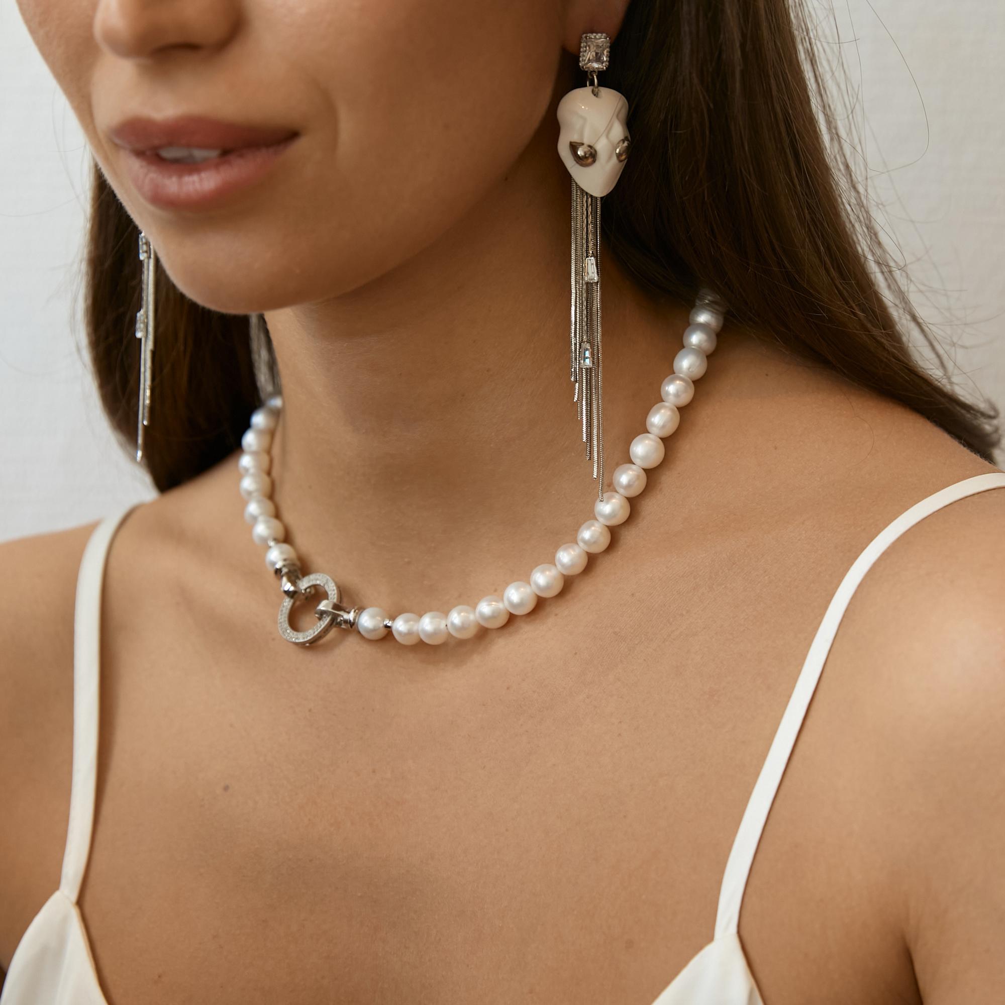 Серьги змеи белые с кистями в платине