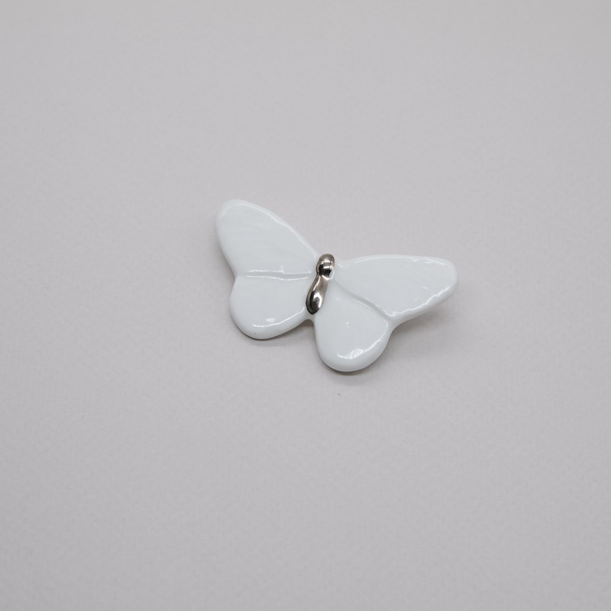 Брошь бабочка белая с платиной