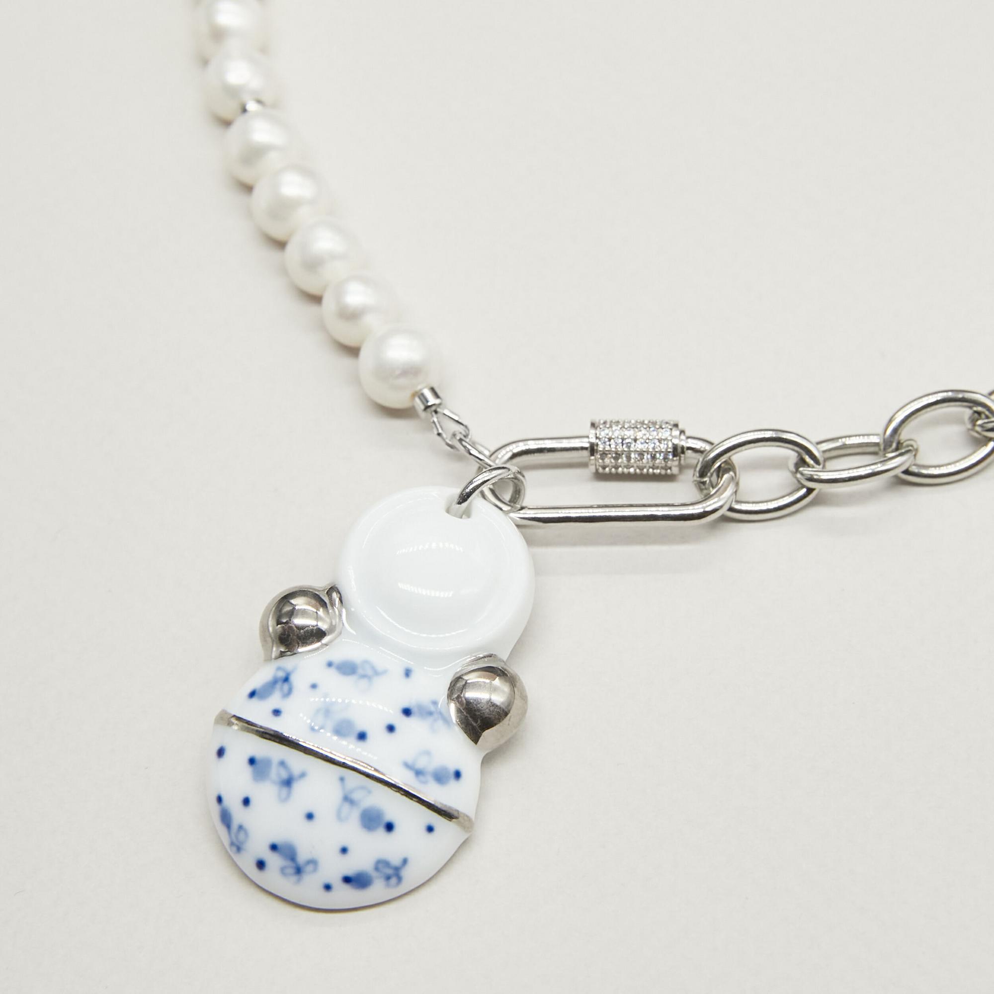 Кулон съемный неваляшка роспись  ягодки с жемчугом в платине