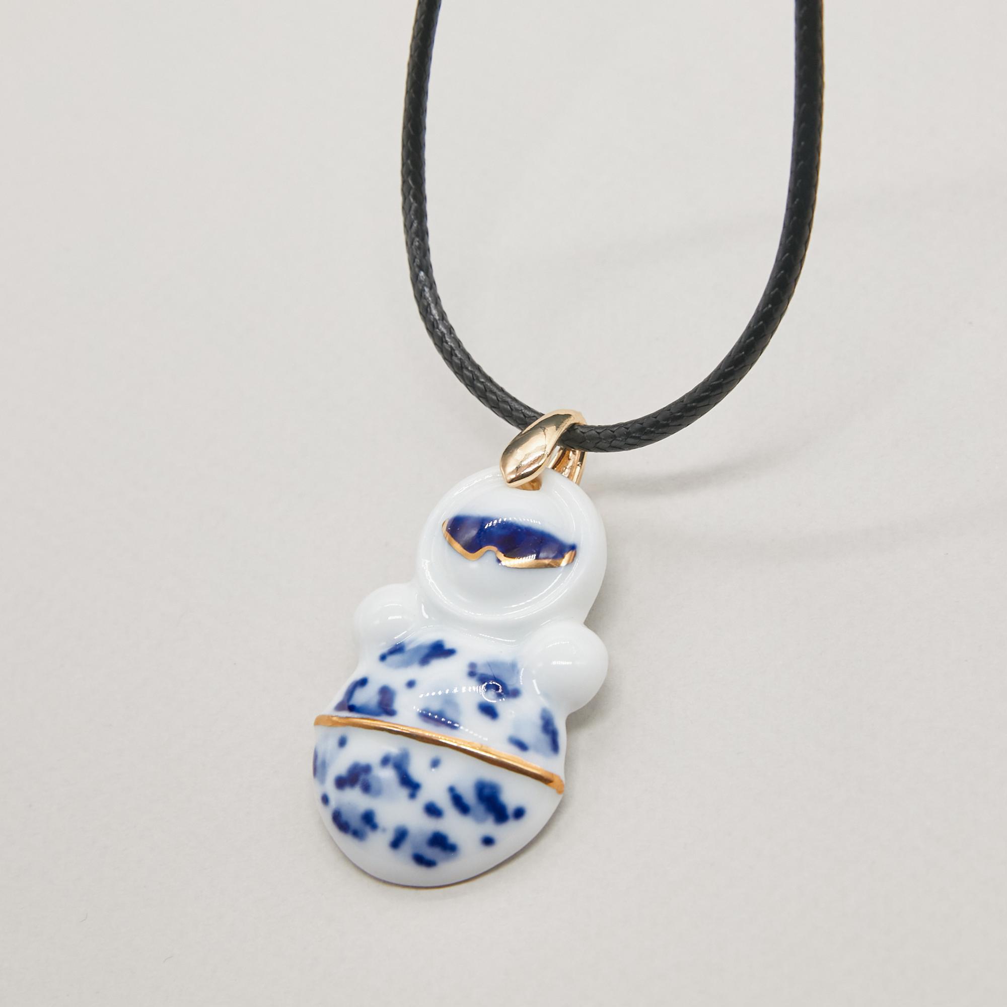 Кулон неваляшка роспись леопард на шнурке в золоте