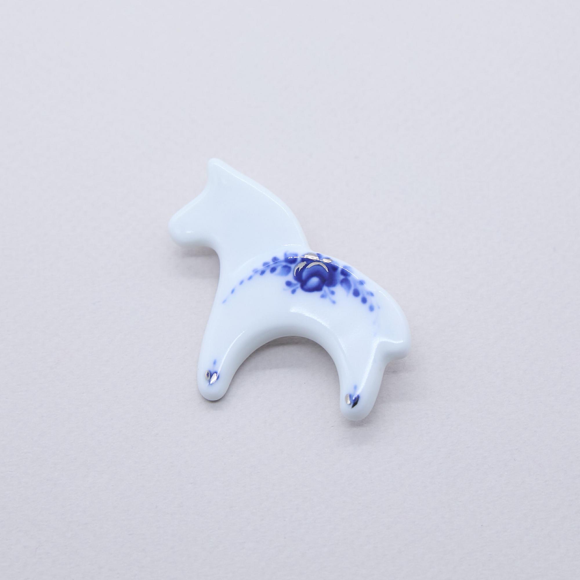 Брошь коник роспись роза в платине