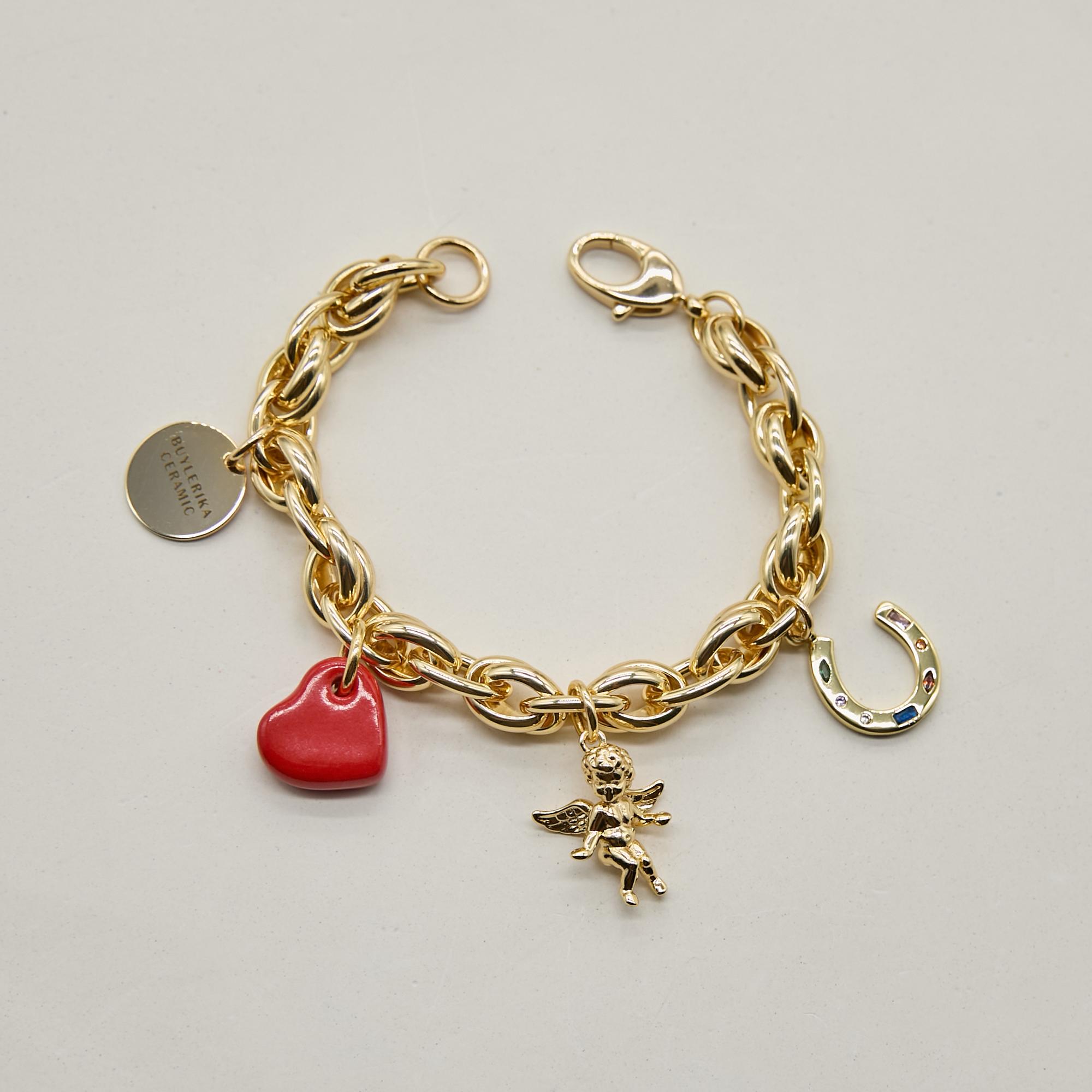 Браслет с талисманами: красное сердце, ангел, подкова в золоте