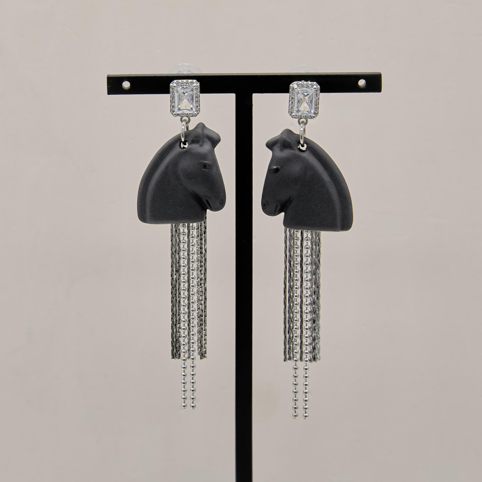 Серьги лошади S чёрные кисти платина фарфор авторские год лошади