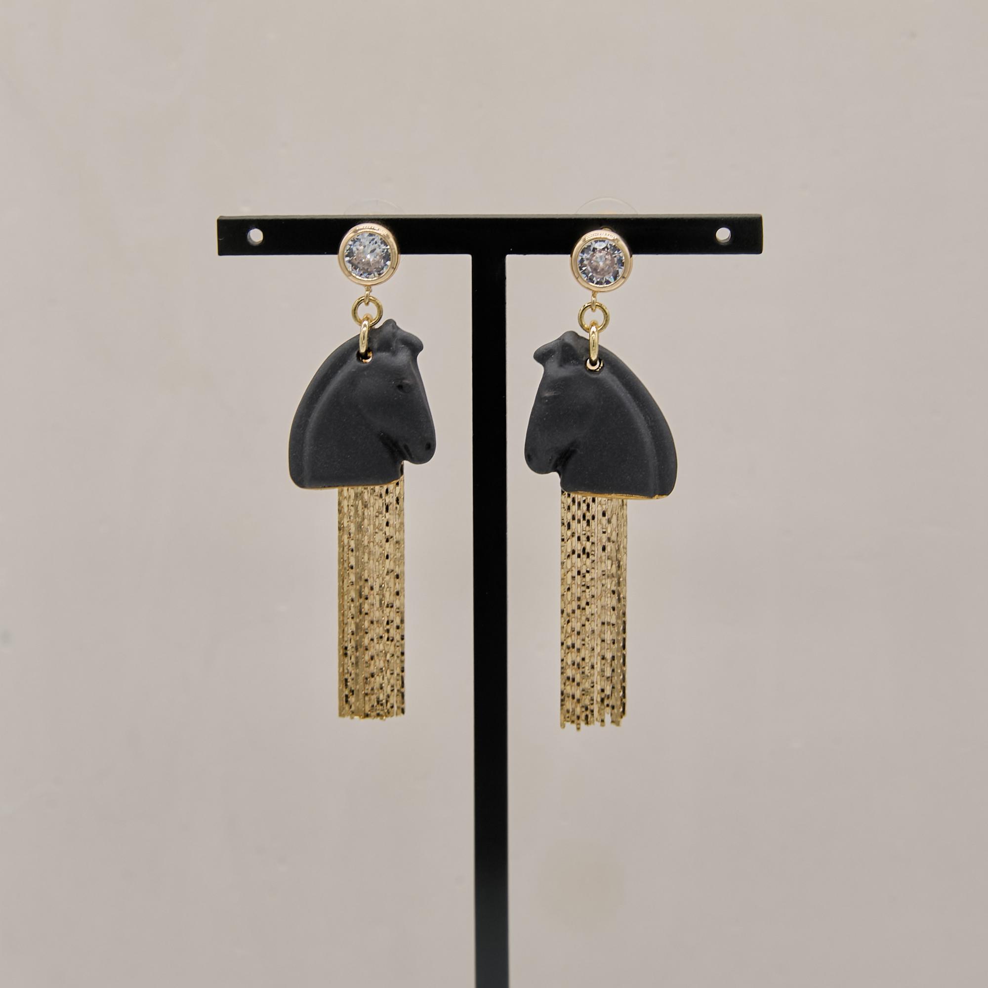 Серьги лошади XS чёрные кисти золото фарфор авторские год лошади