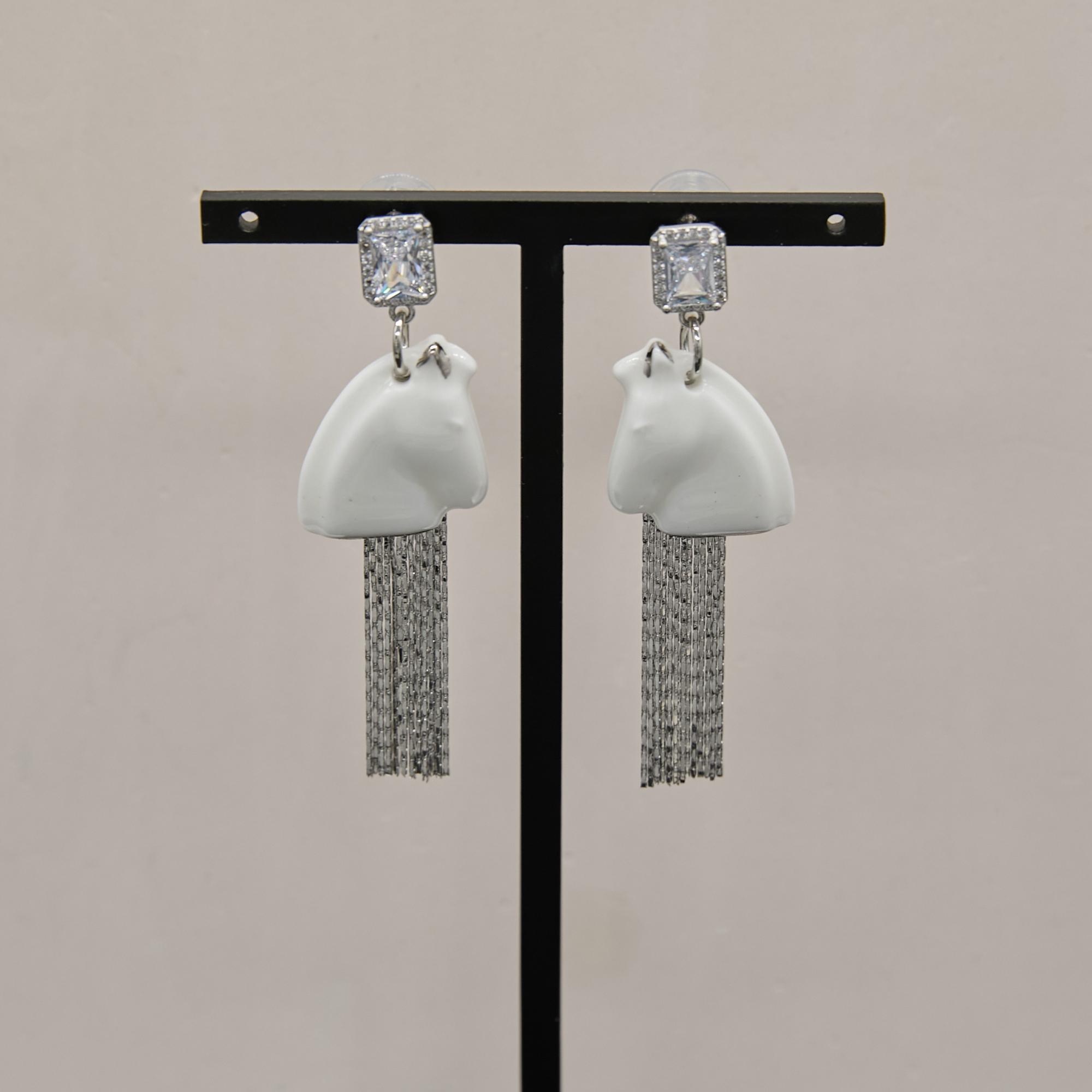 Серьги лошади XS белые кисти платина фарфор авторские 2026