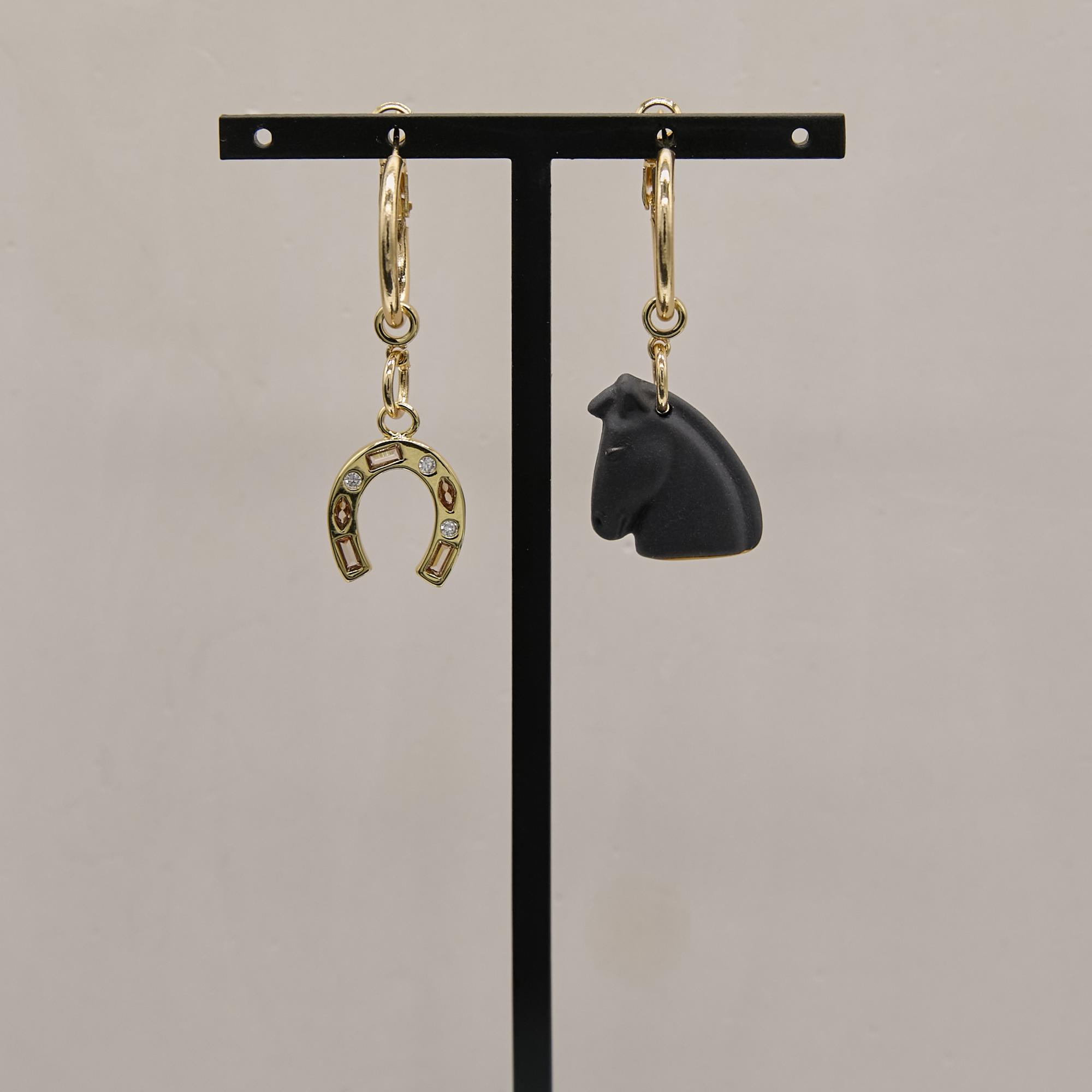 Серьги асимметричные голова лошади XS черная и подкова