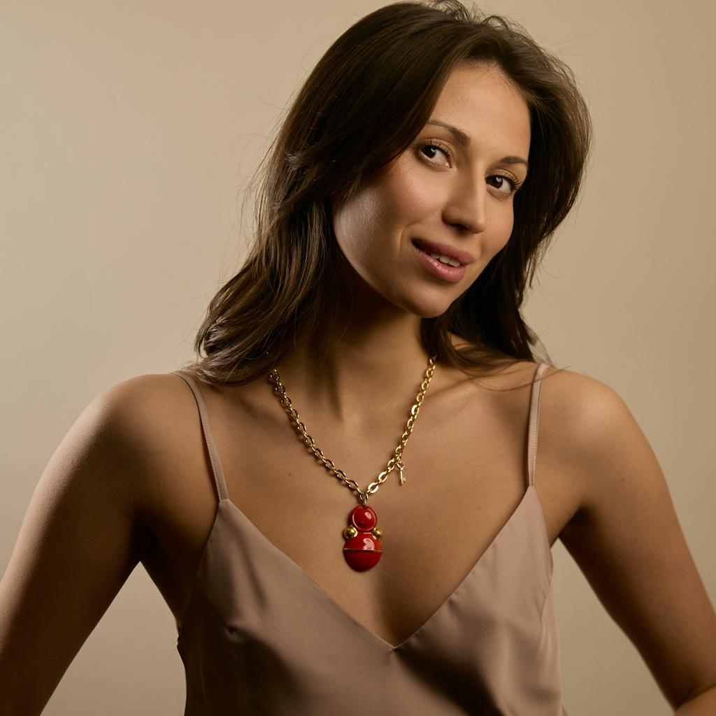 Кулон неваляшка красная с ключиком на цепи в золоте