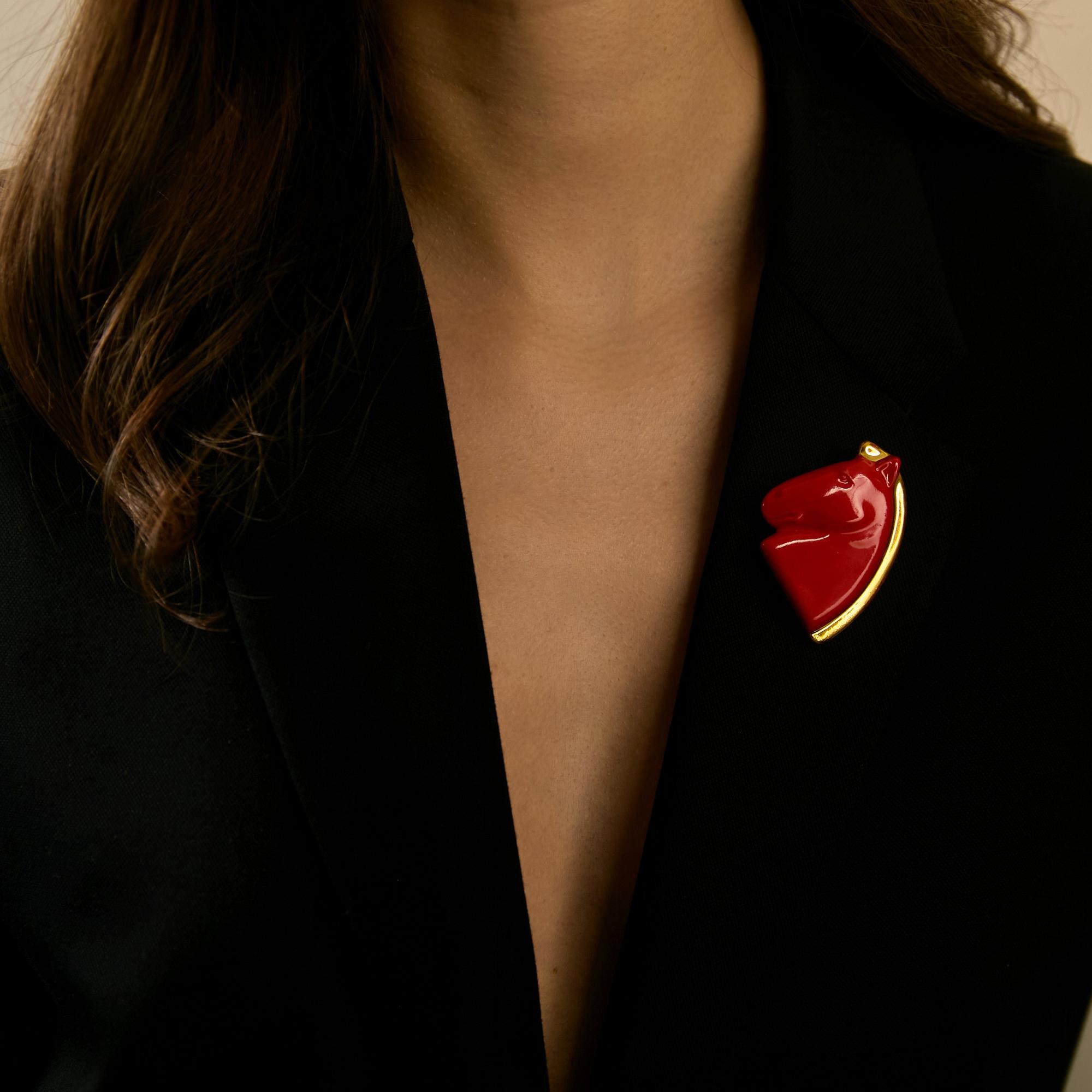 Брошь голова лошади L красная с золотом