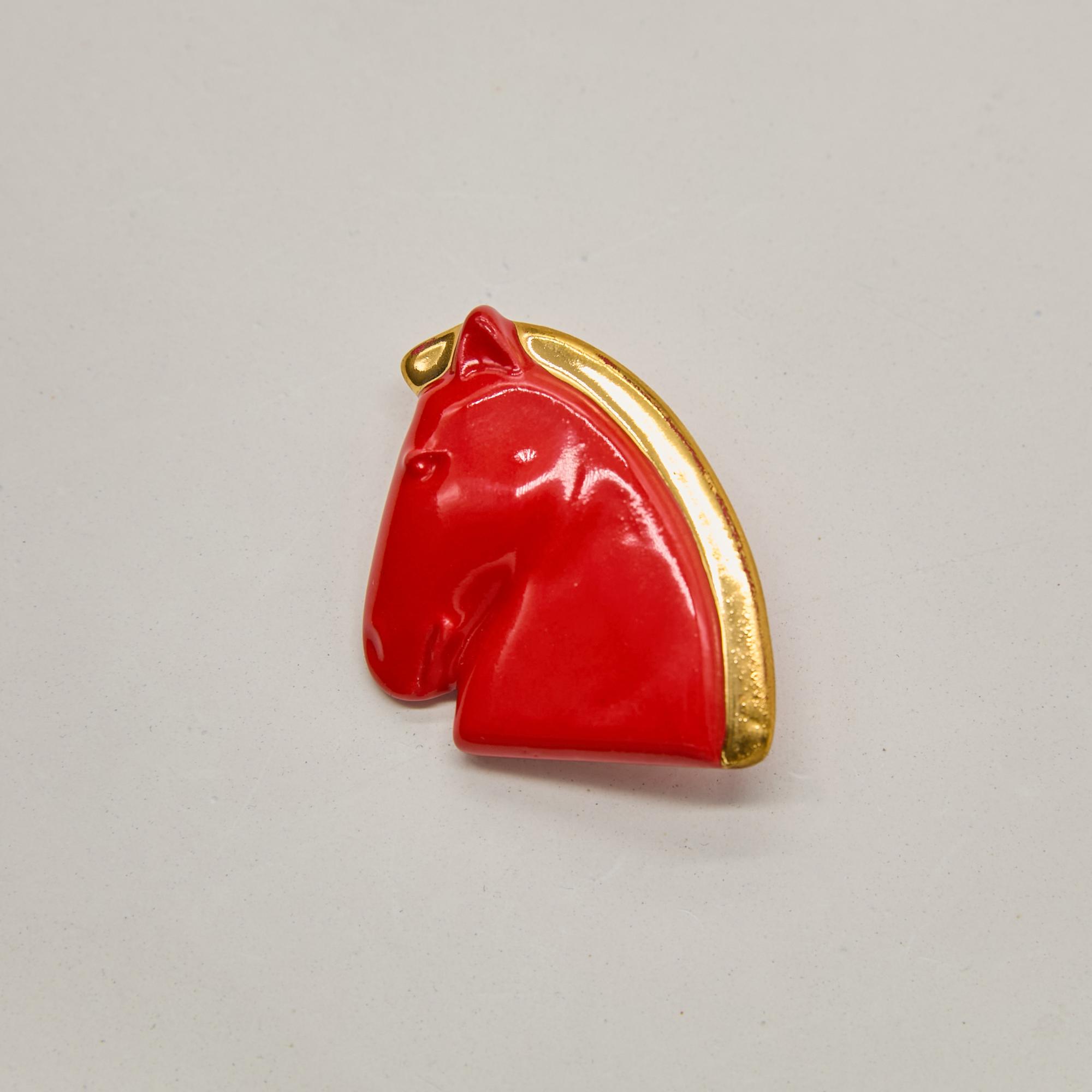 Брошь голова лошади L красная с золотом
