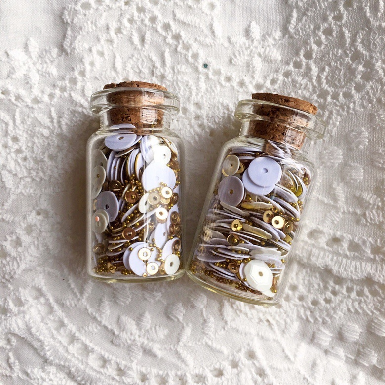 Пайетки в баночке белый микс