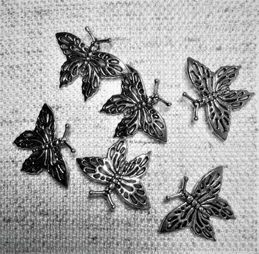 Подвеска бабочка