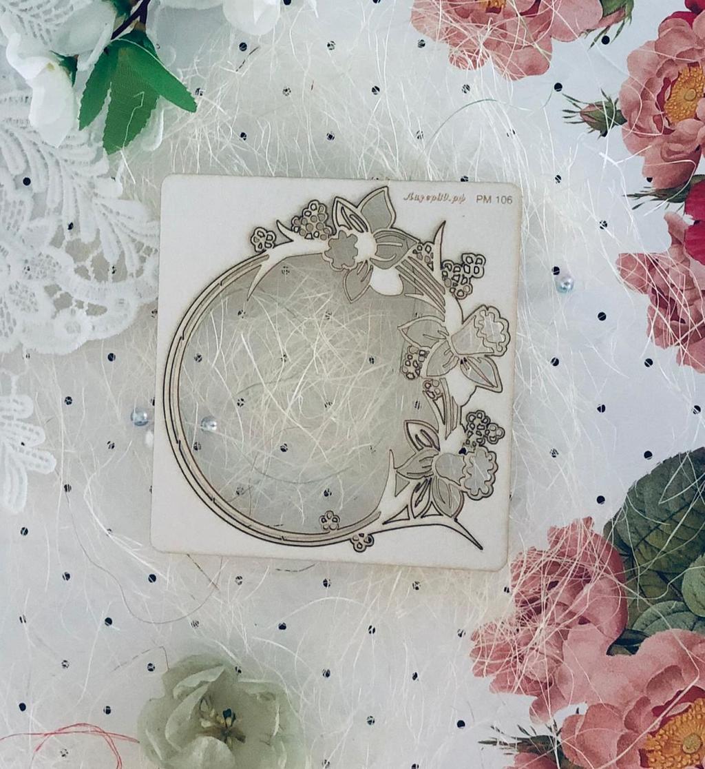 Чипборд рамка с цветами диаметр 8см