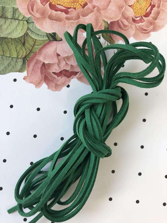Декоративный замшевый шнур - зеленый лист