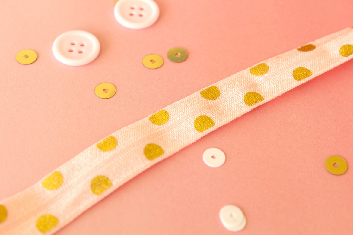 Резинка, белая в золотой горох, (1 ярд)