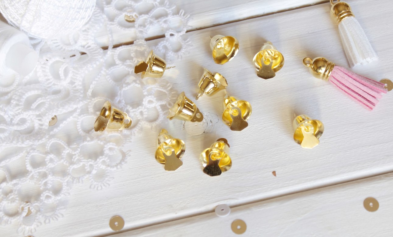 Подвеска металлическая колокольчик