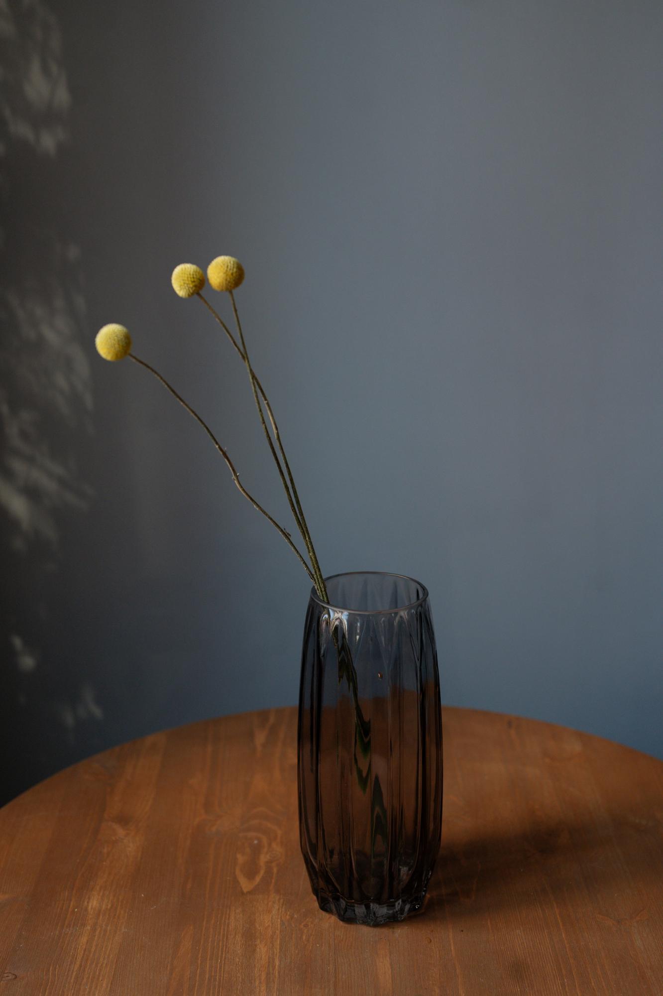 Ваза граненая темное стекло