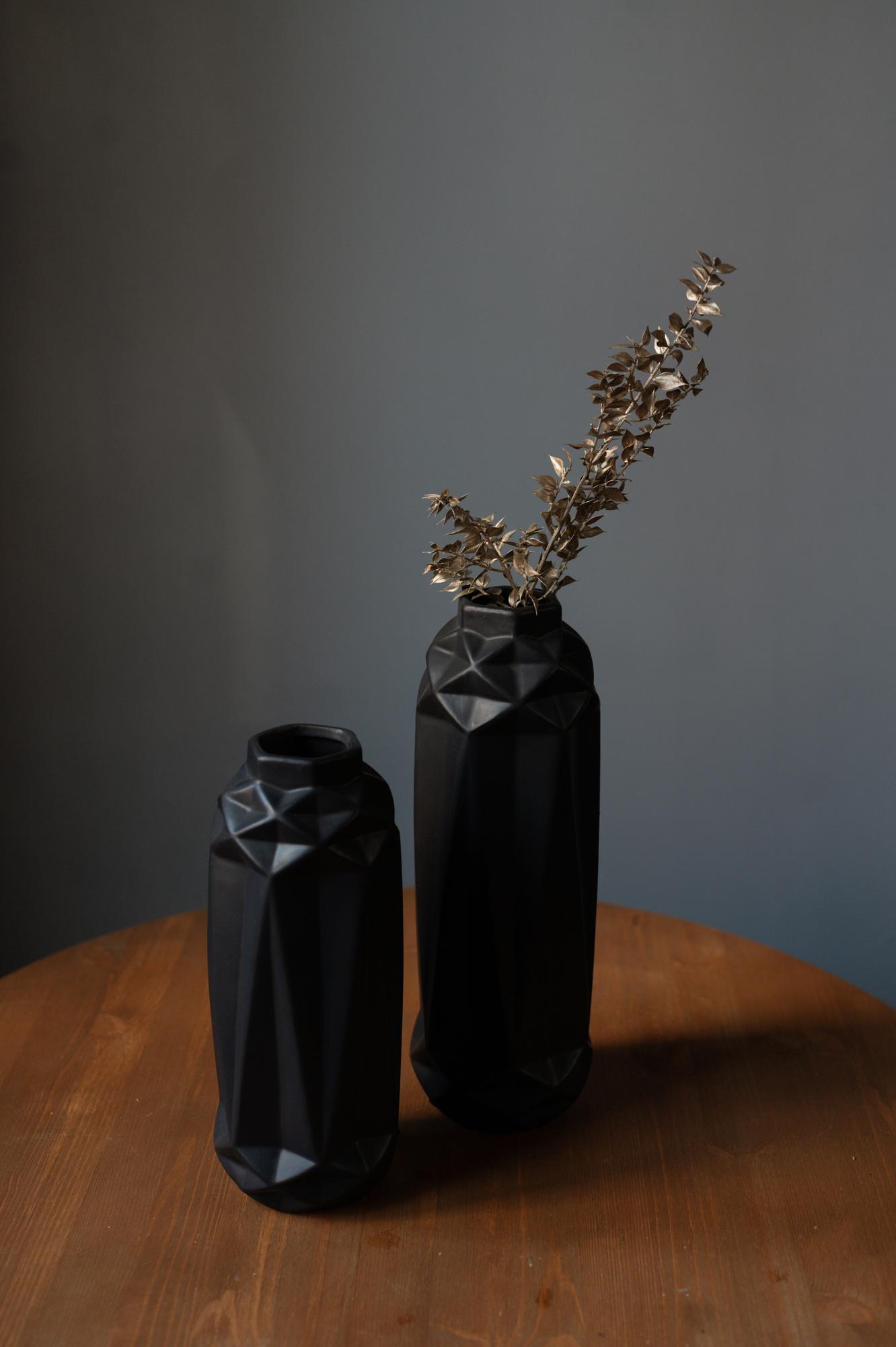 Ваза черная матовая