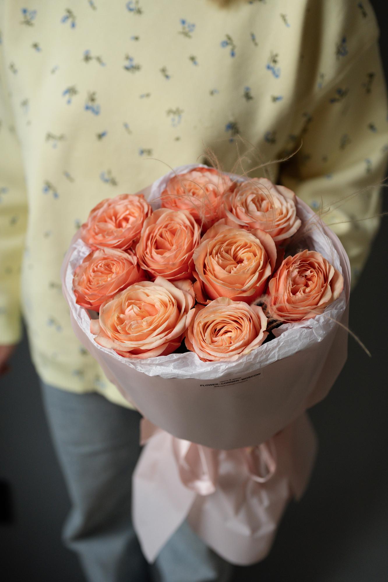 Моно-букет из персиковых роз