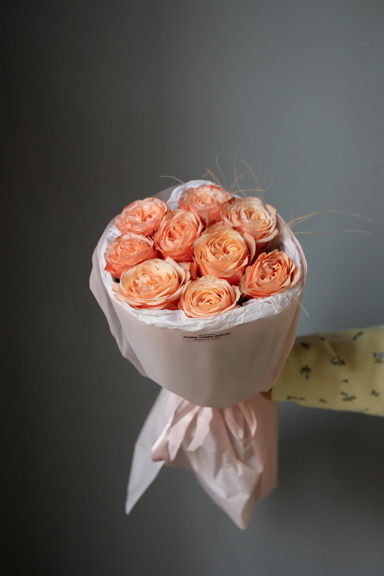 Моно-букет из персиковых роз