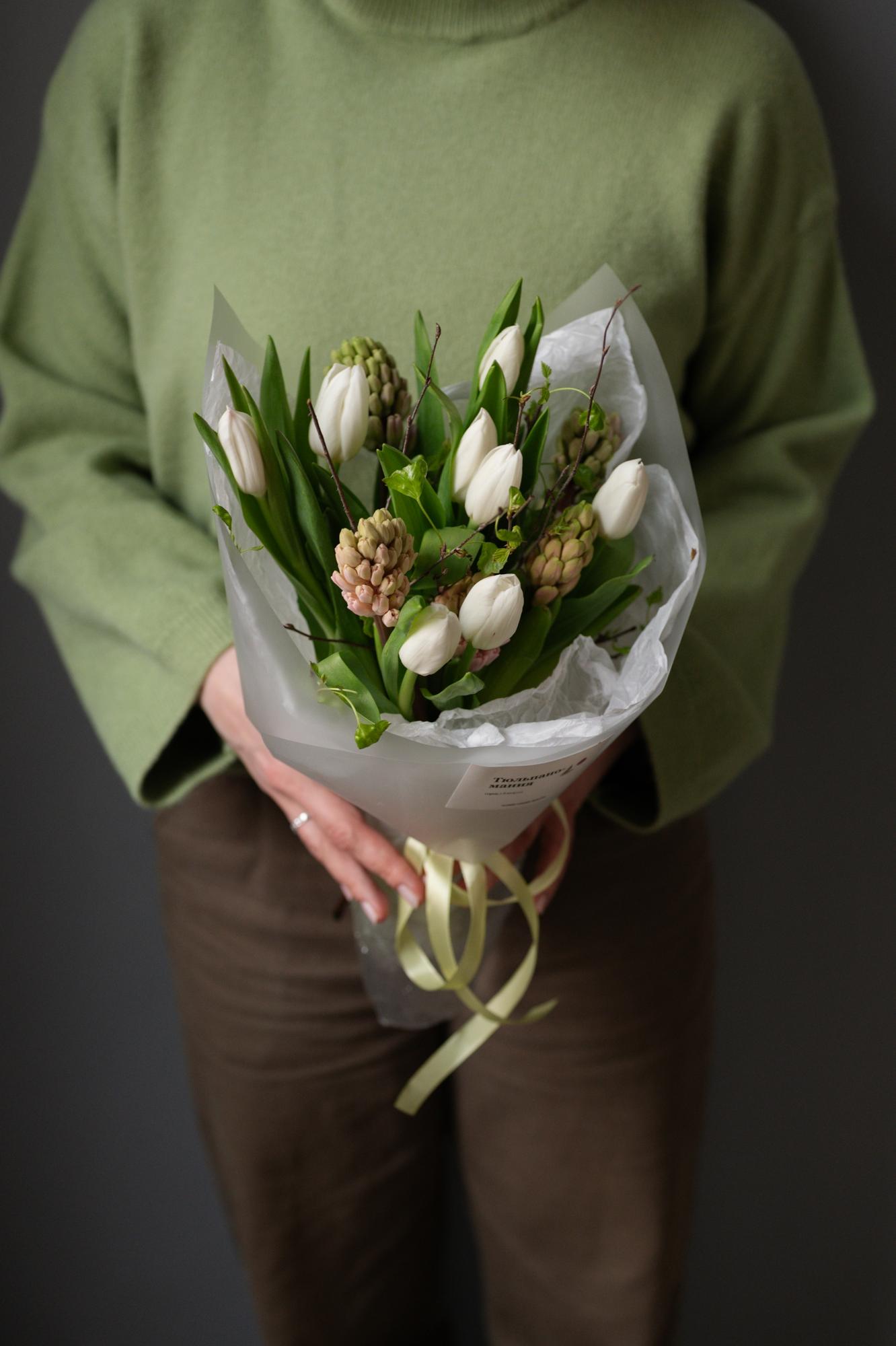 Букет с тюльпанами и гиацинтами