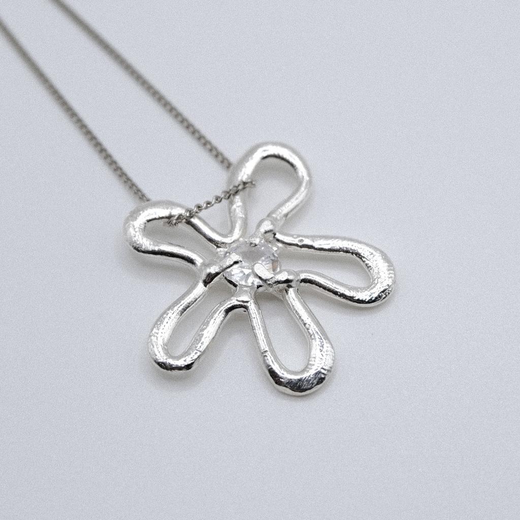 Подвеска «Цветик» с белым фианитом