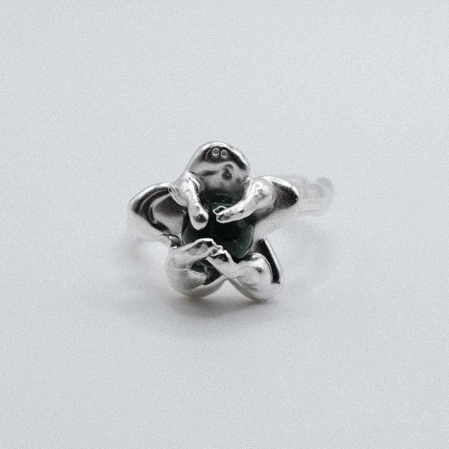 Кольцо-цветочек с агатом