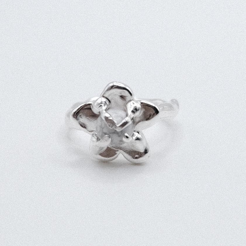 Кольцо-цветочек с агатом