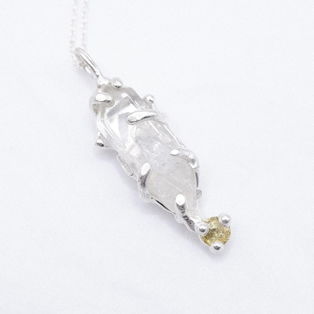 Подвеска с кварцем и жёлтым фианитом "Скользко"