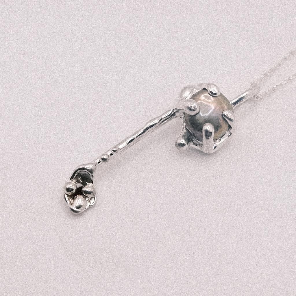 Подвеска с жемчугом и фианитом "Скользко"