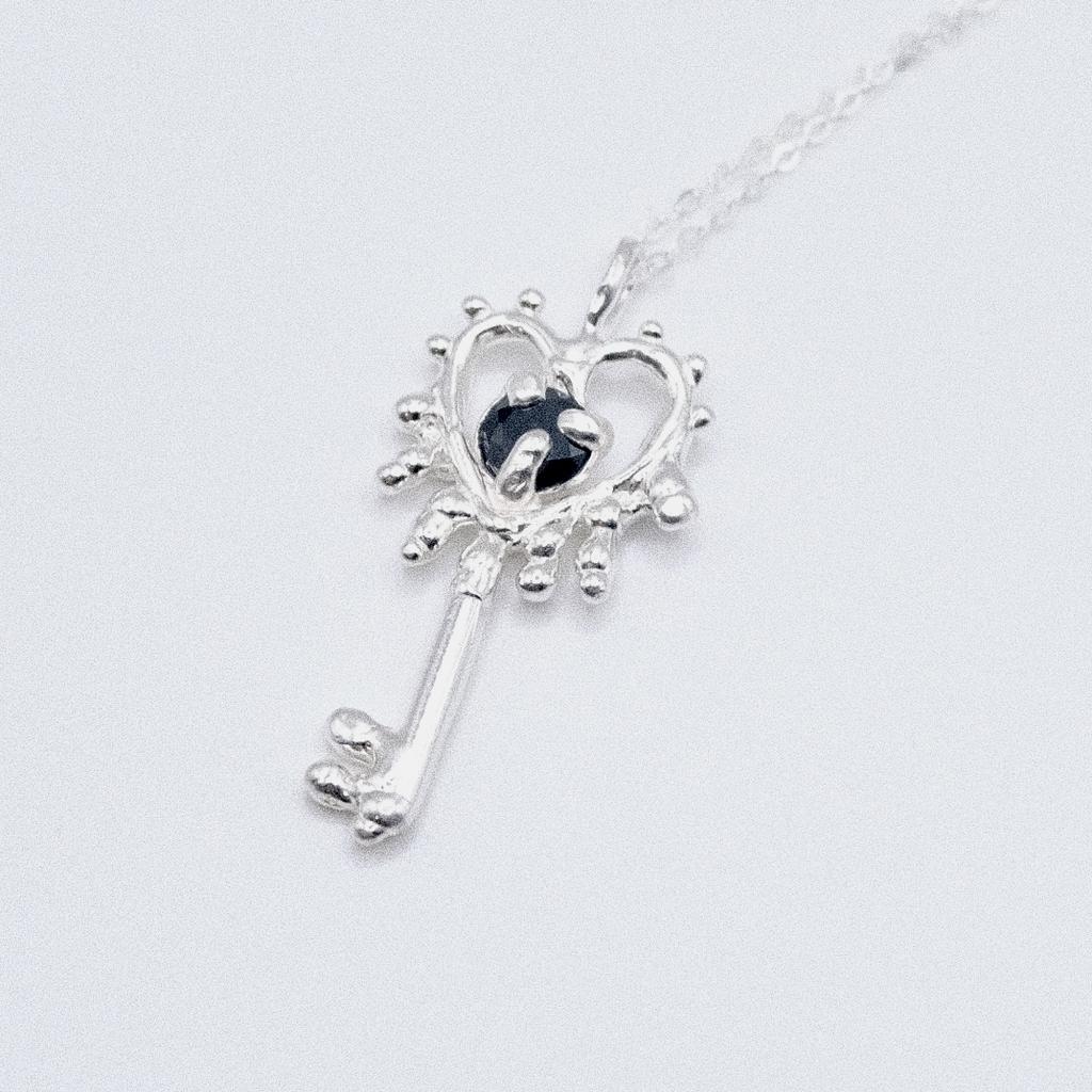 Подвеска «Ключик» с чёрным фианитом