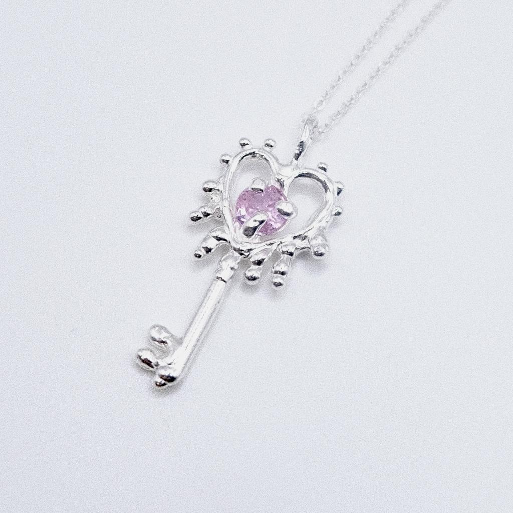 Подвеска «Ключик» с розовым фианитом