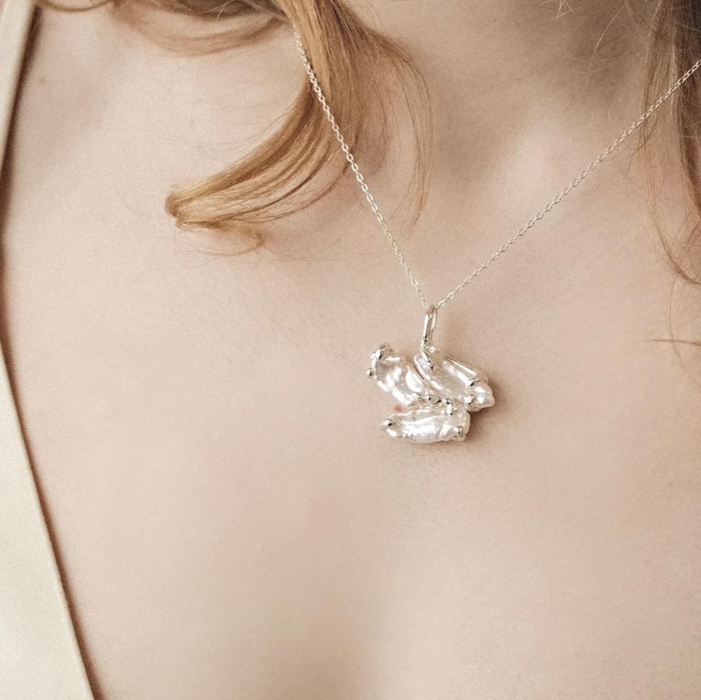 Подвеска с жемчугом  “Лютик”