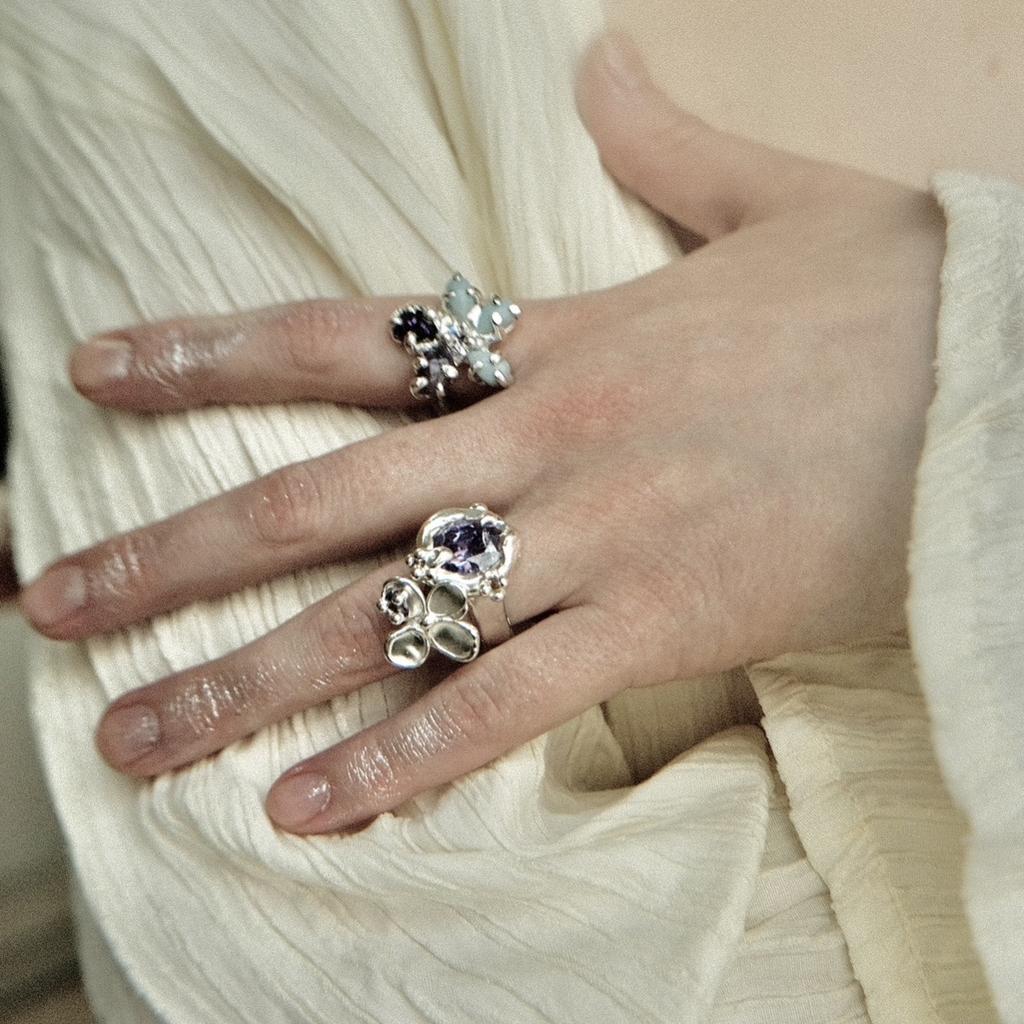 Кольцо с фианитами, аметистом и агатами “Лютик”