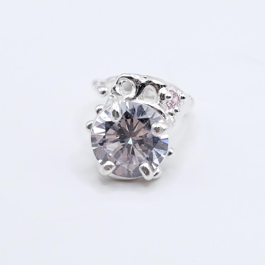 Кольцо с белым фианитом "Скользко"